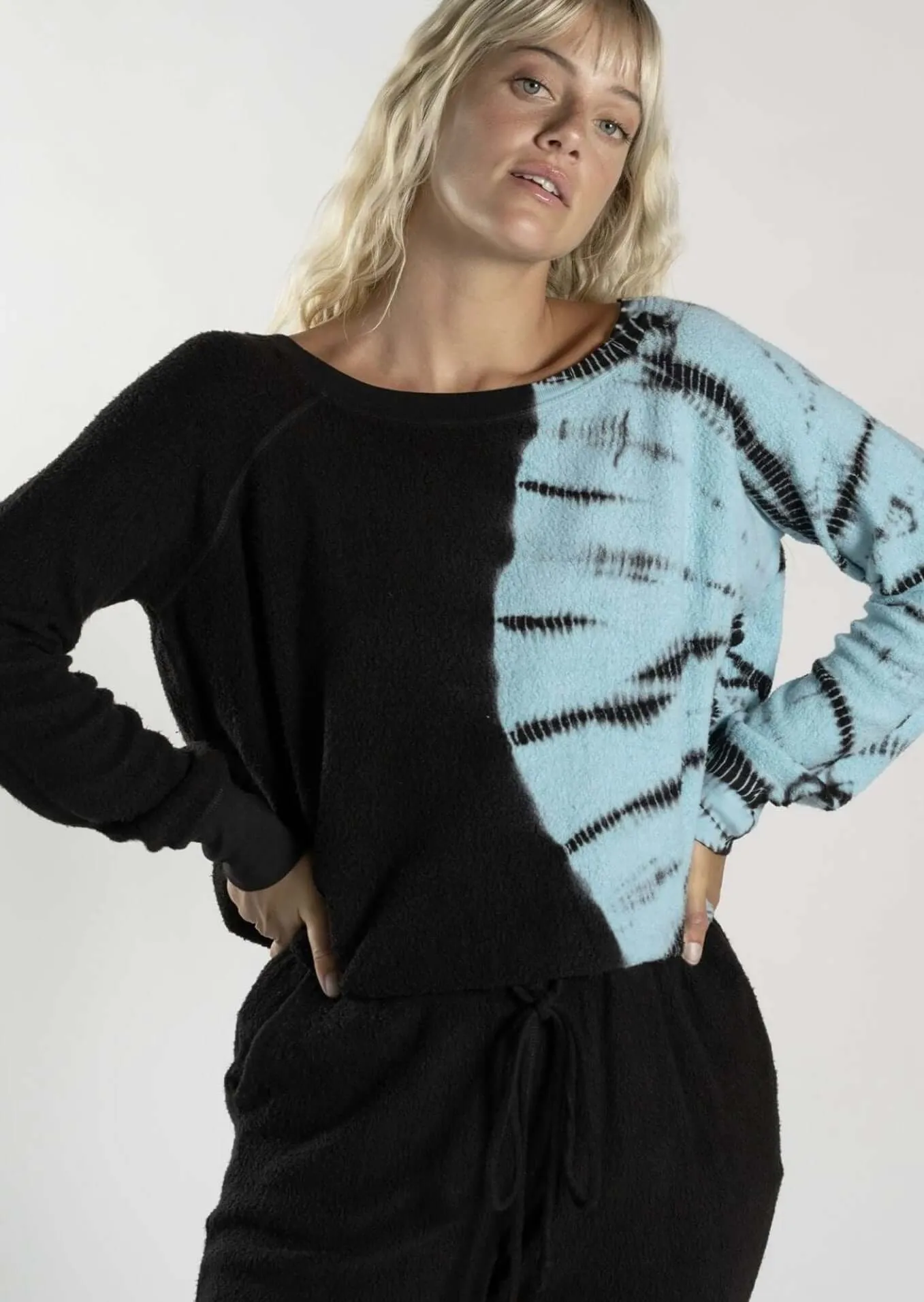 Black Sea Tie Dye Premium Chill Pullover