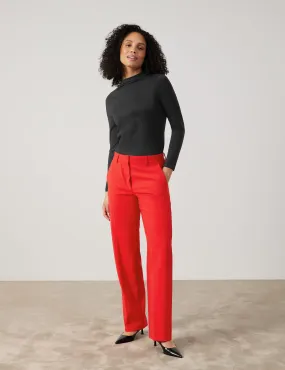 Flowing trousers with pressed pleats