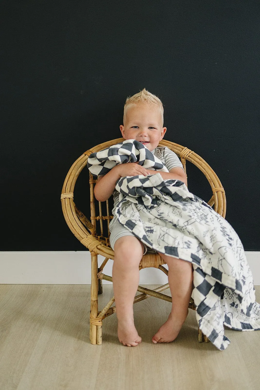 Mebie Baby Charcoal Checkered + Summit Muslin Quilt *