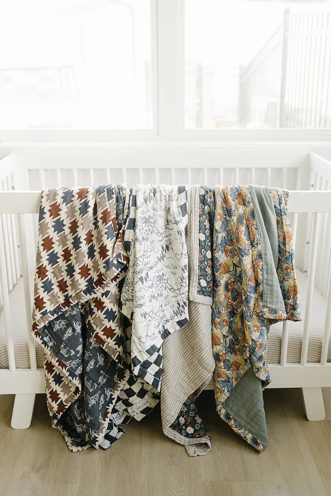 Mebie Baby Charcoal Checkered + Summit Muslin Quilt *