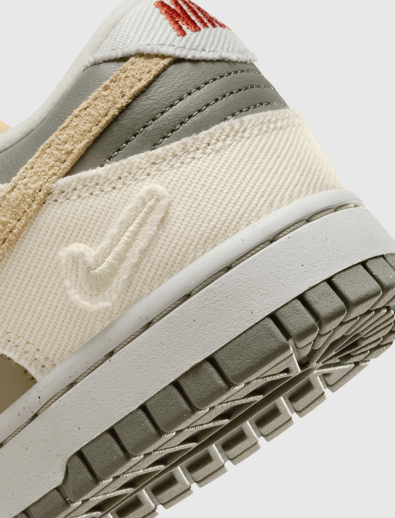 NIKE WOMEN'S DUNK LOW SESAME/ALABASTER   CREAM